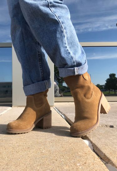 Khloee May - Image 12